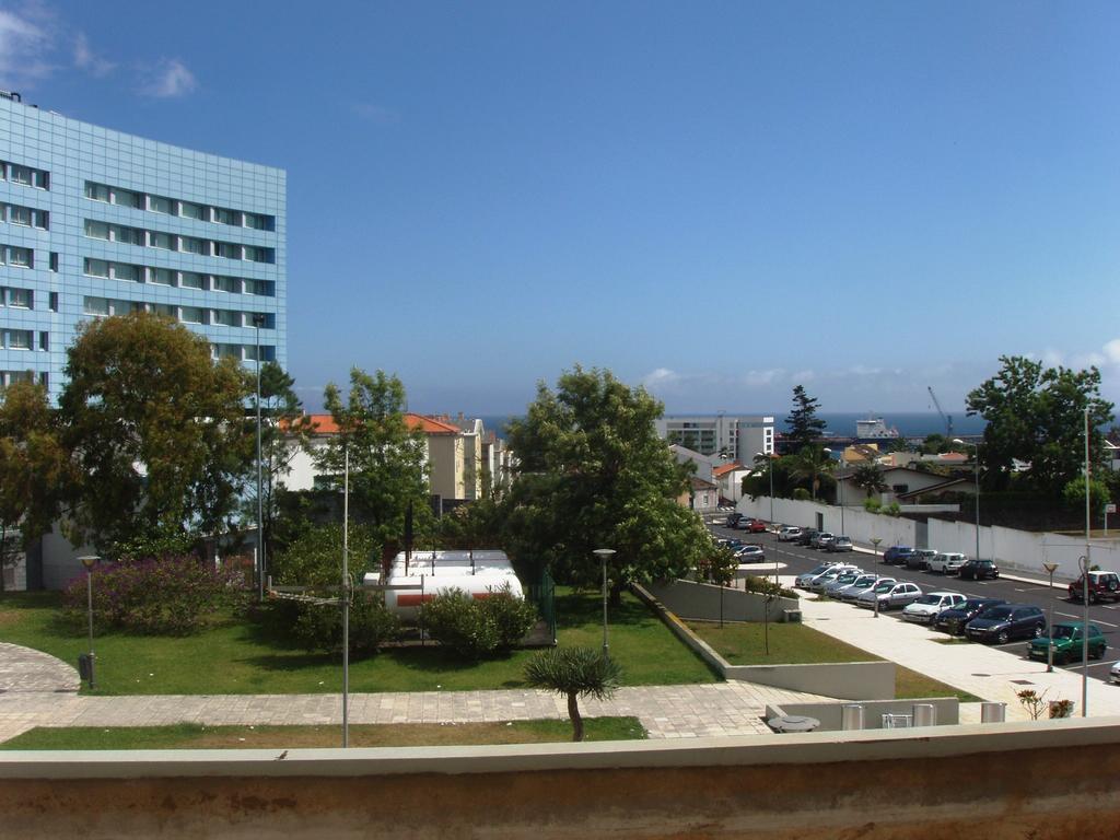 Apartment T3 In Downtown With Sea View Понта-Делгада Номер фото
